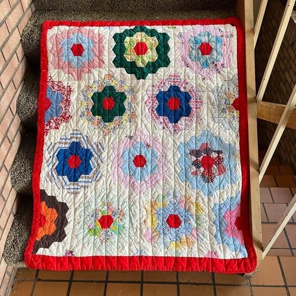 VTG Grandmother’s Flower Garden Quilt Handmade Hexagon Patchwork 46x37